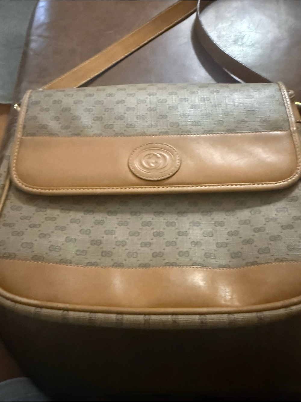 Class : Vintage Gucci Micro GG Supreme Monogram Crossbody Flap Bag ic Leather-Tr